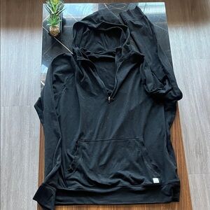 Vuori Men's Black hooded Zip-Up Sweater